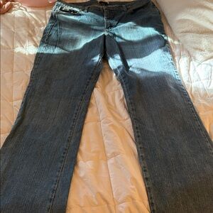 Lee women’s Relaxed Fit Blue Jeans 18 medium fits like(size 16)